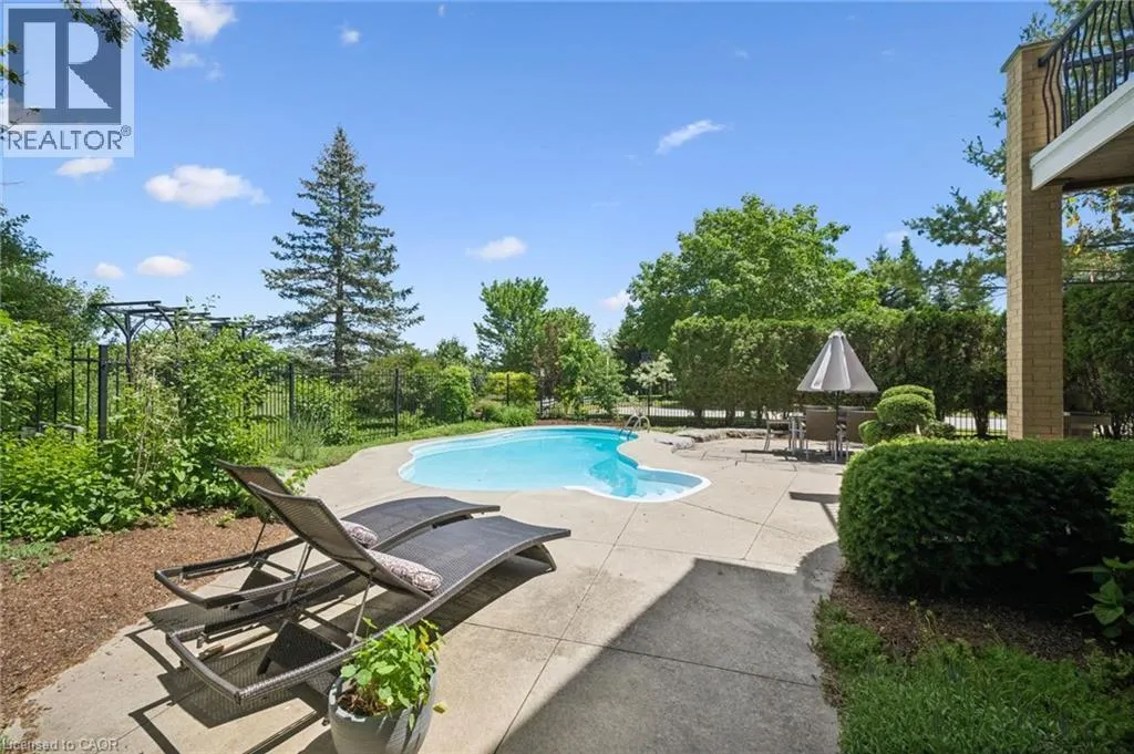 576 FALCONRIDGE Crescent