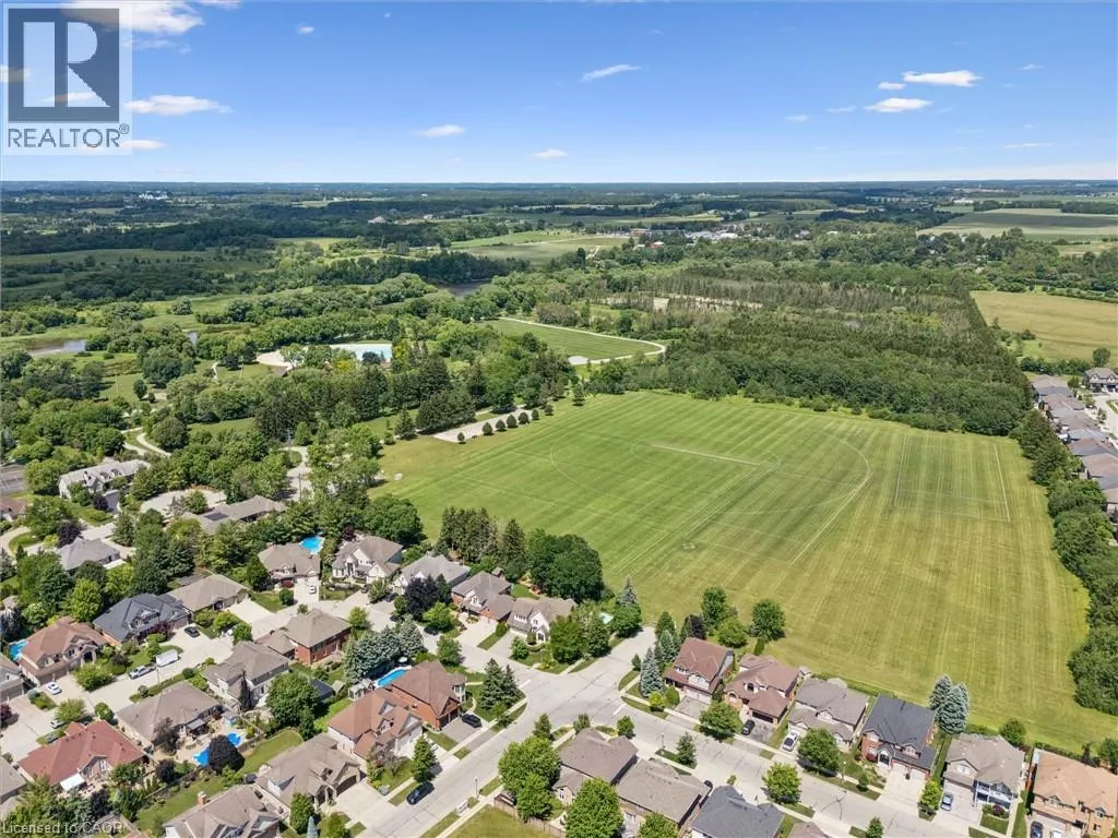 576 FALCONRIDGE Crescent