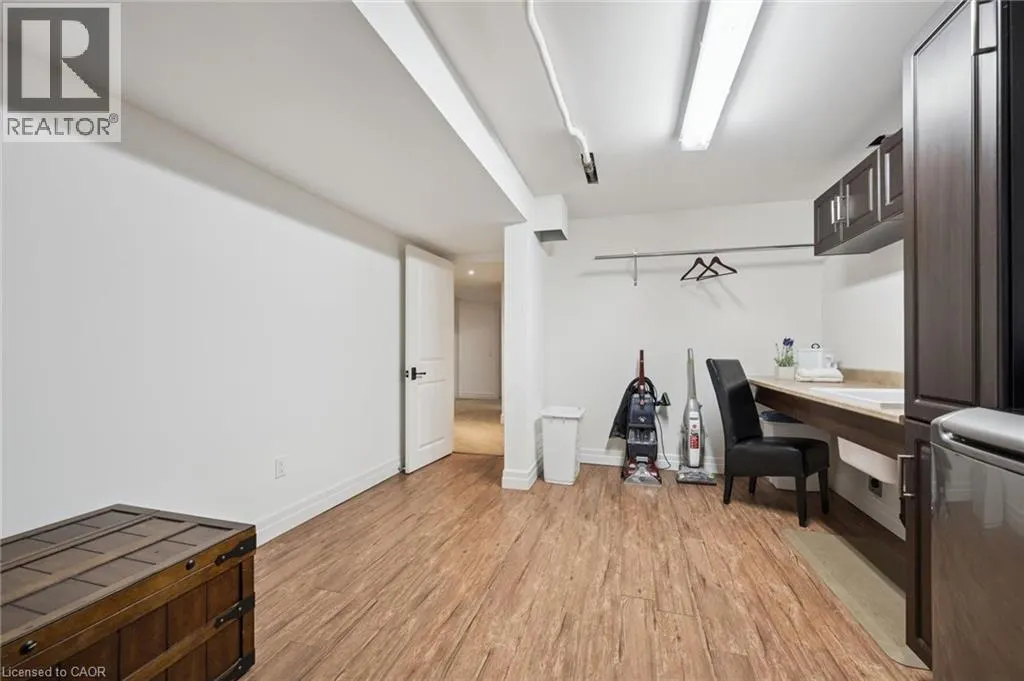 576 FALCONRIDGE Crescent