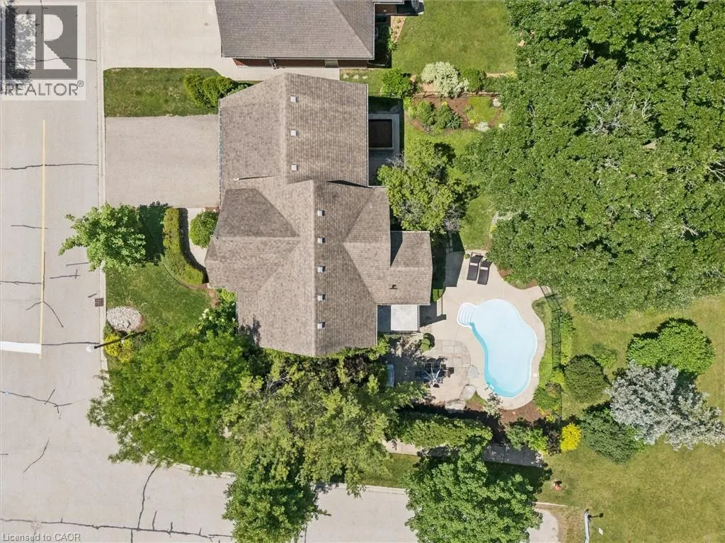576 FALCONRIDGE Crescent