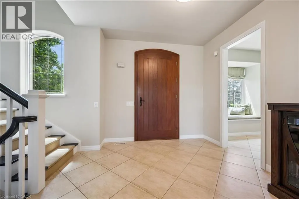 576 FALCONRIDGE Crescent