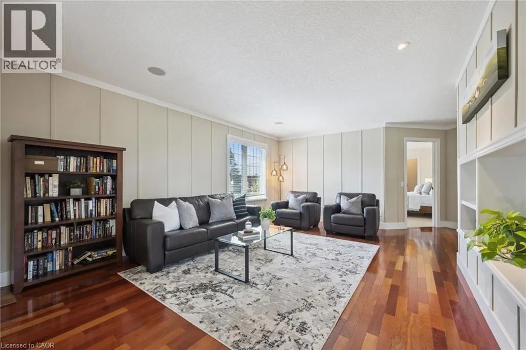 576 FALCONRIDGE Crescent