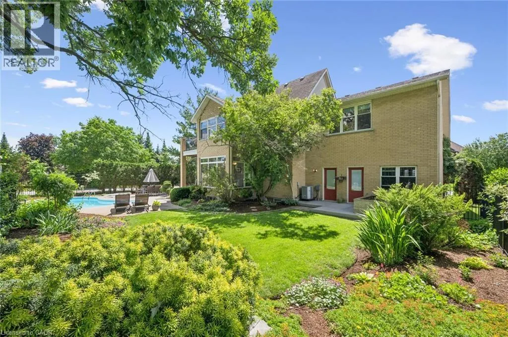 576 FALCONRIDGE Crescent