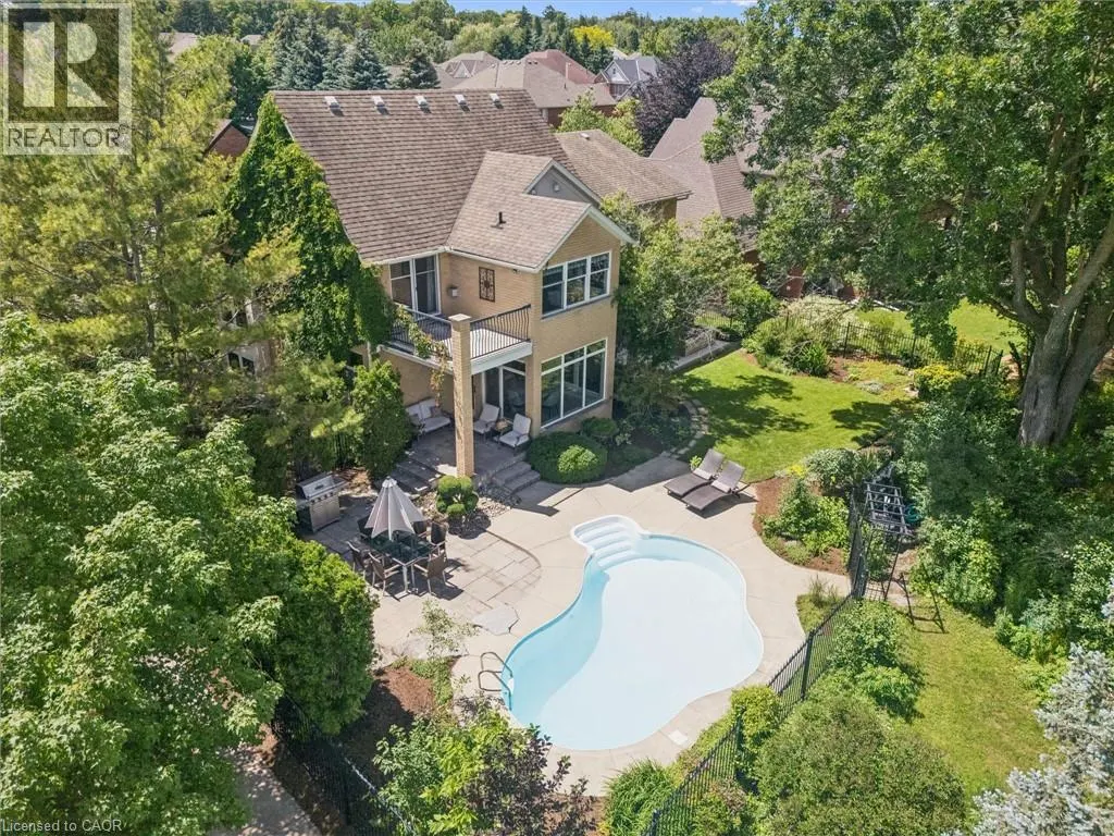 576 FALCONRIDGE Crescent