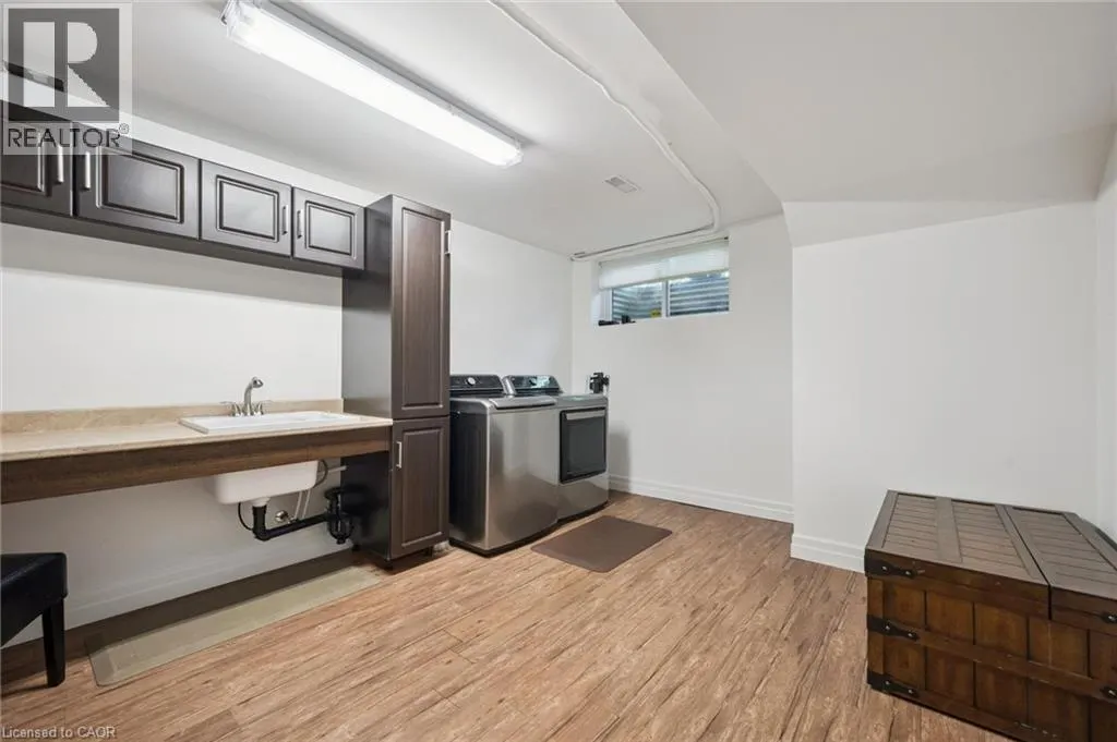 576 FALCONRIDGE Crescent