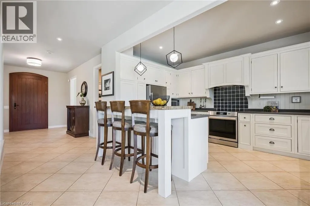 576 FALCONRIDGE Crescent