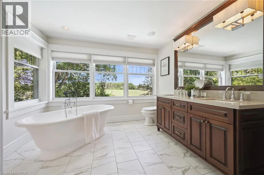 576 FALCONRIDGE Crescent