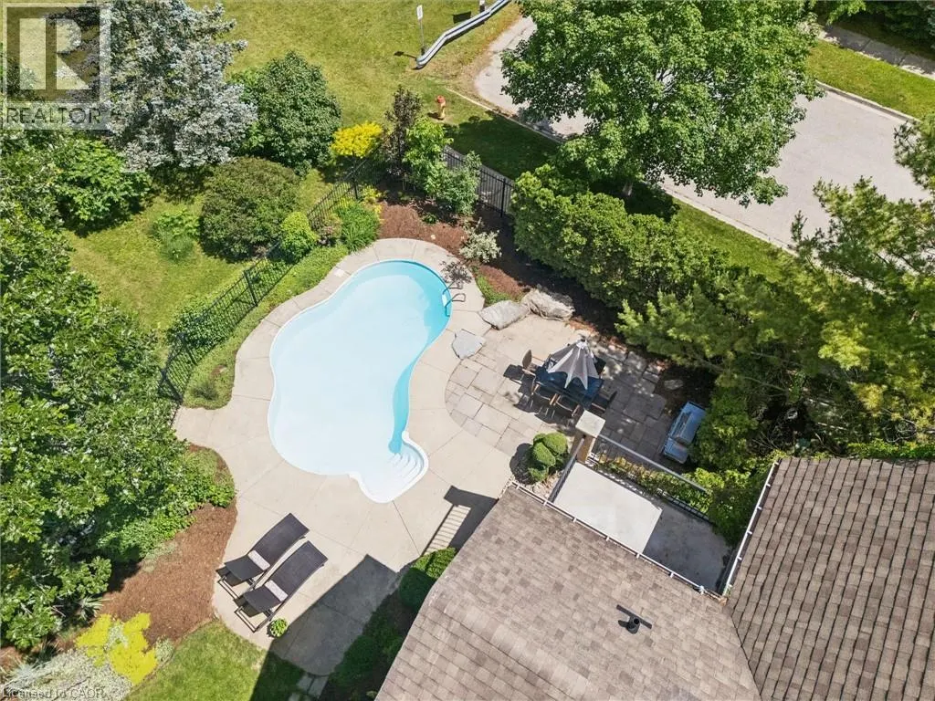 576 FALCONRIDGE Crescent