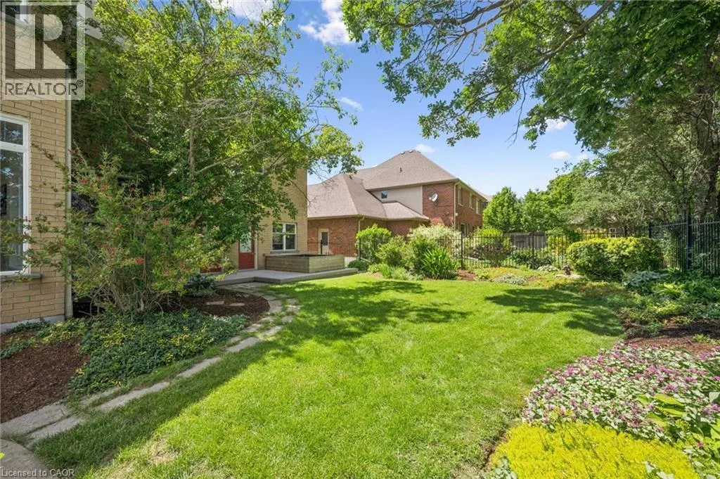 576 FALCONRIDGE Crescent