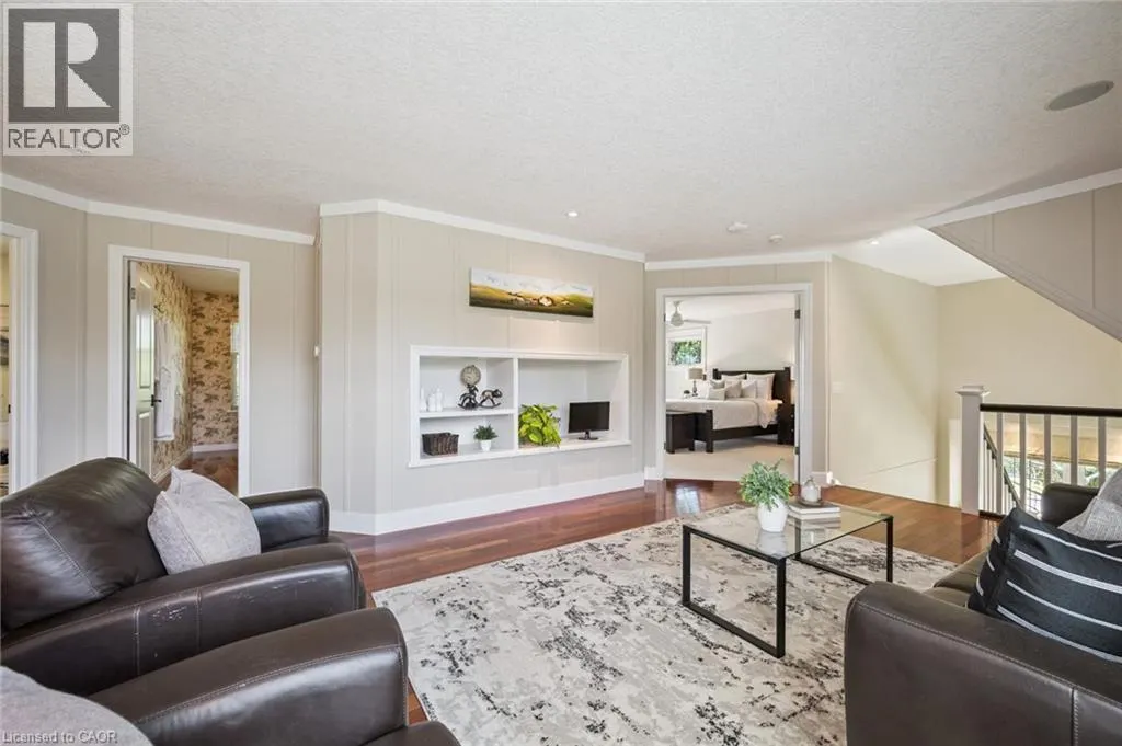 576 FALCONRIDGE Crescent