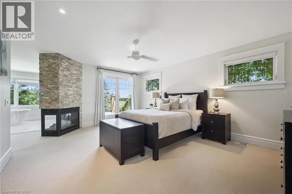 576 FALCONRIDGE Crescent