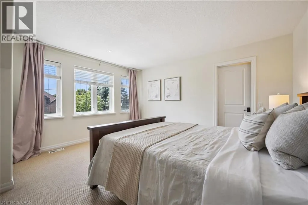 576 FALCONRIDGE Crescent