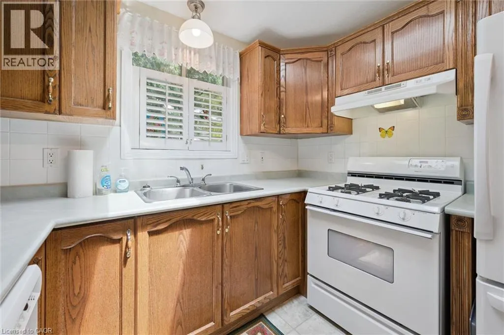 4 SPRUCE Avenue