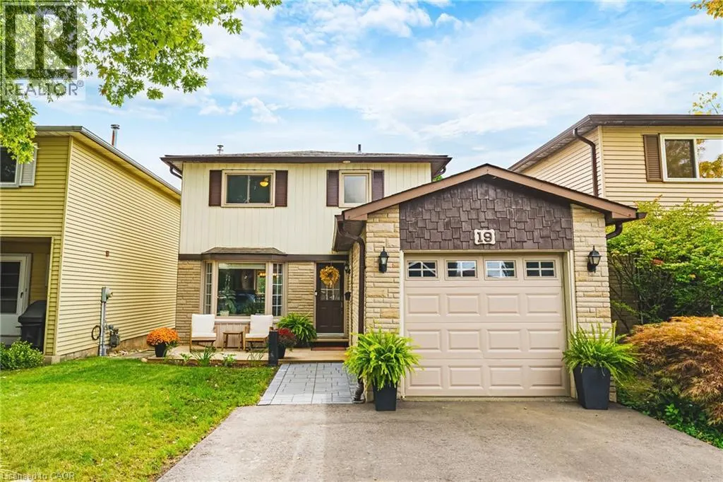 19 HILLSDALE Court