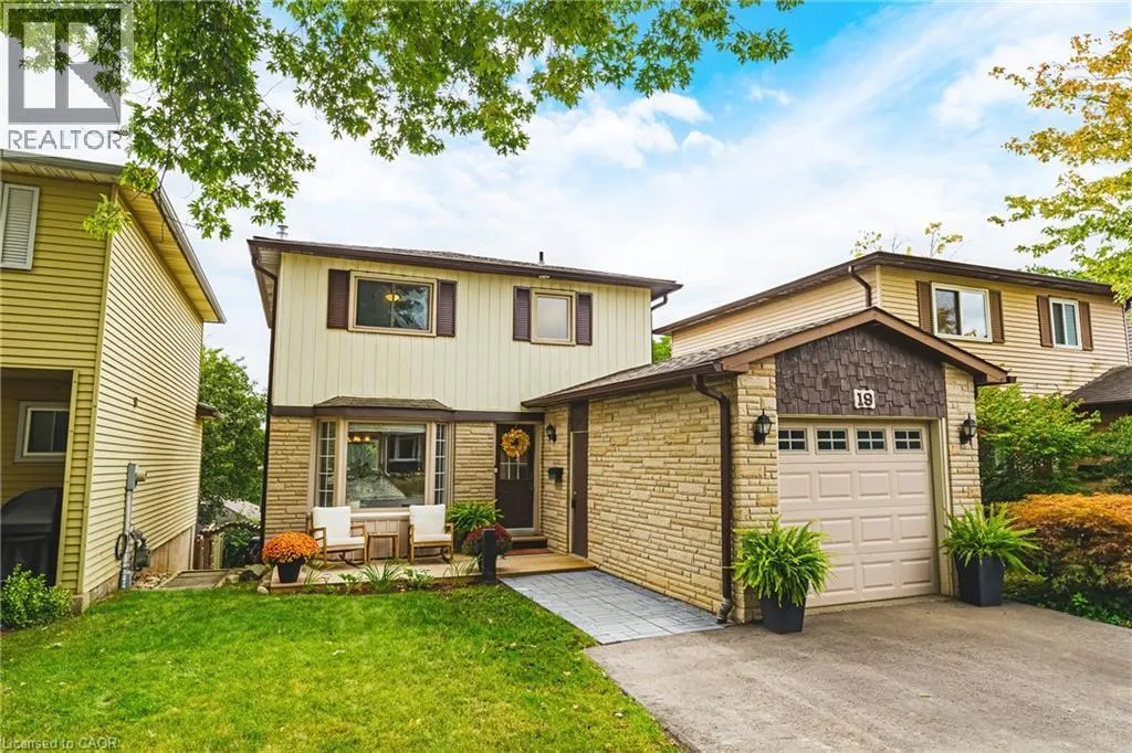 19 HILLSDALE Court