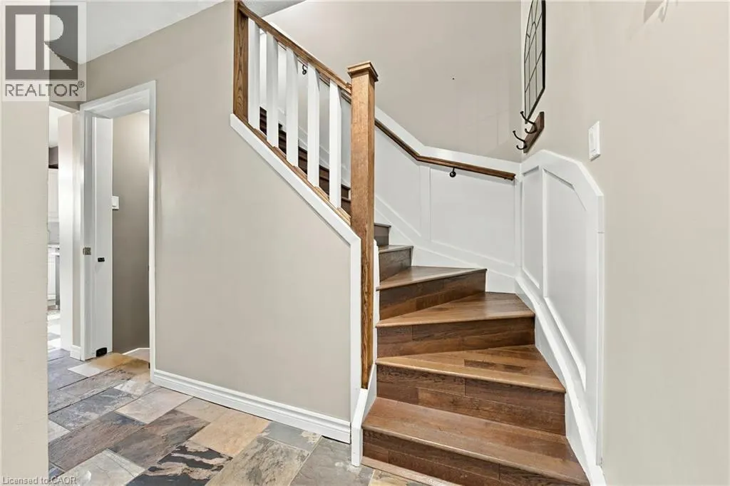 19 HILLSDALE Court