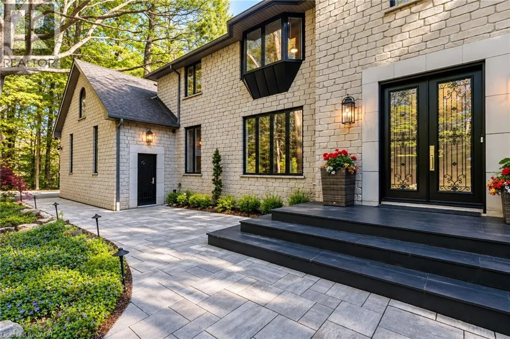 18 ELDER Crescent