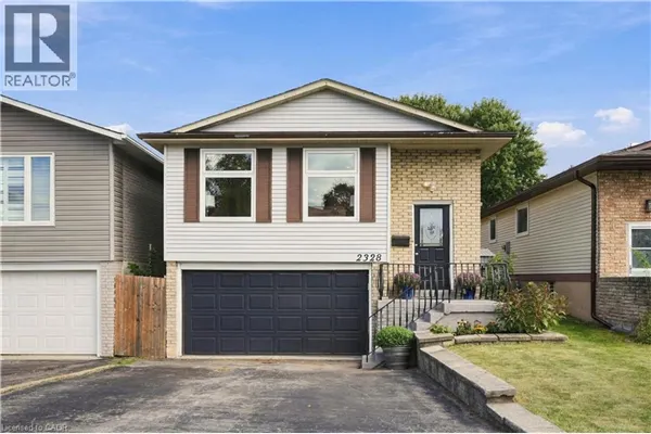 2328 MALCOLM Crescent