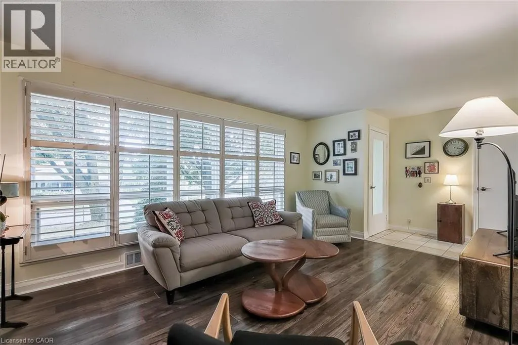 17 ORCHARD Crescent