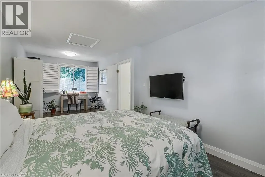 17 ORCHARD Crescent
