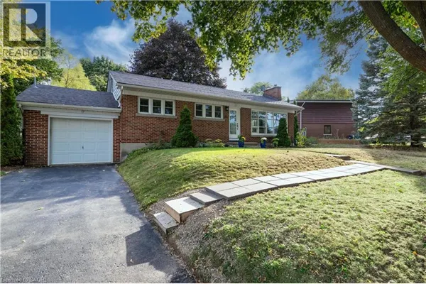 17 ORCHARD Crescent