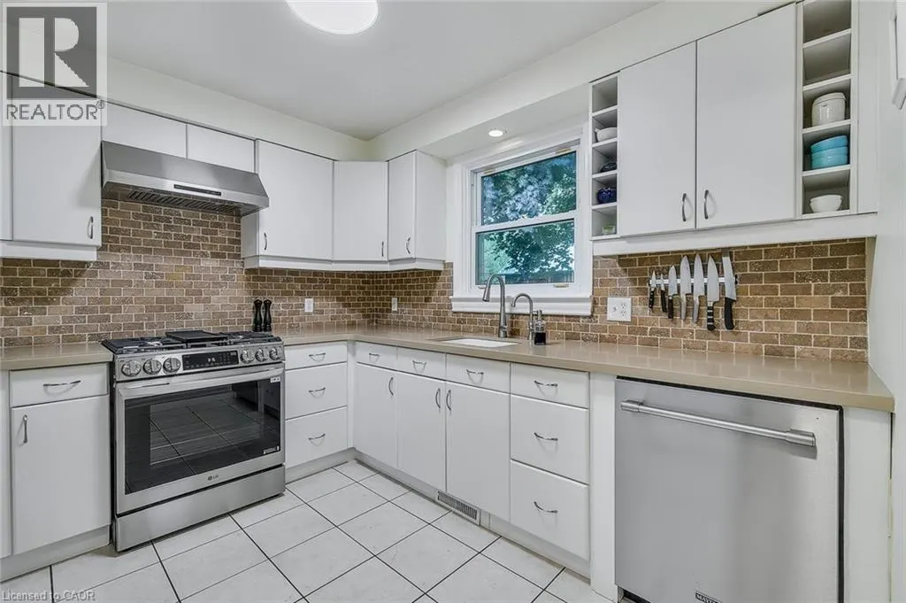 17 ORCHARD Crescent