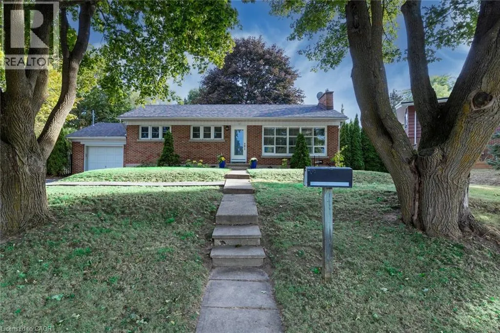 17 ORCHARD Crescent