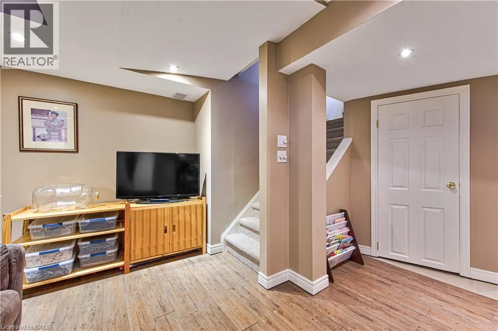 47 HILLTOP Drive