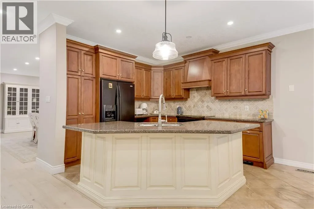 213 EDGEWATER Crescent
