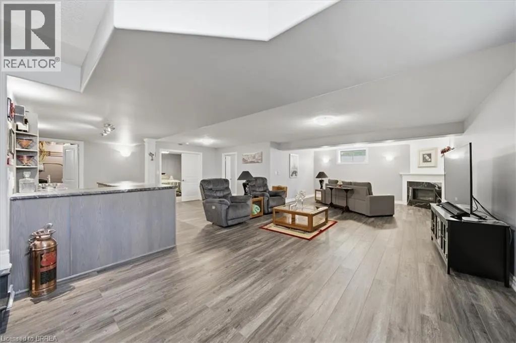 4 LYNNDALE Road