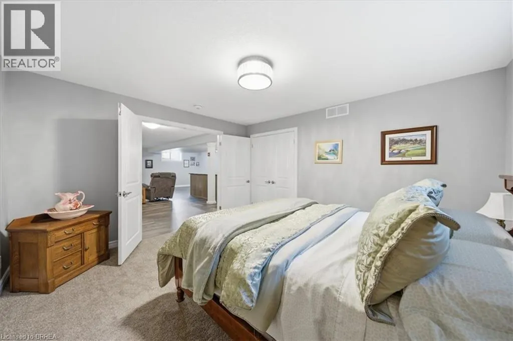 4 LYNNDALE Road