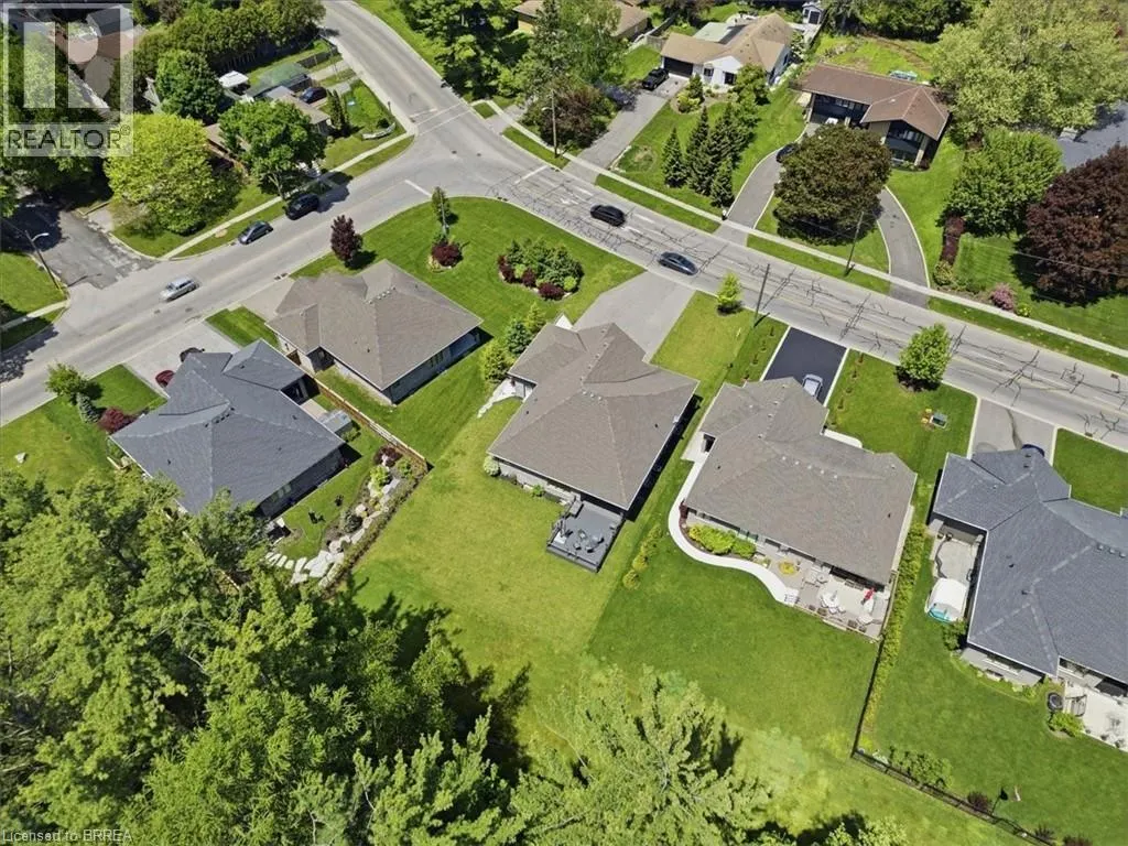 4 LYNNDALE Road