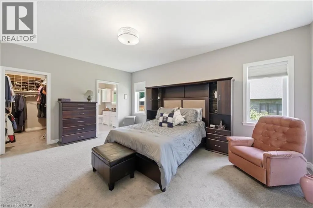 4 LYNNDALE Road