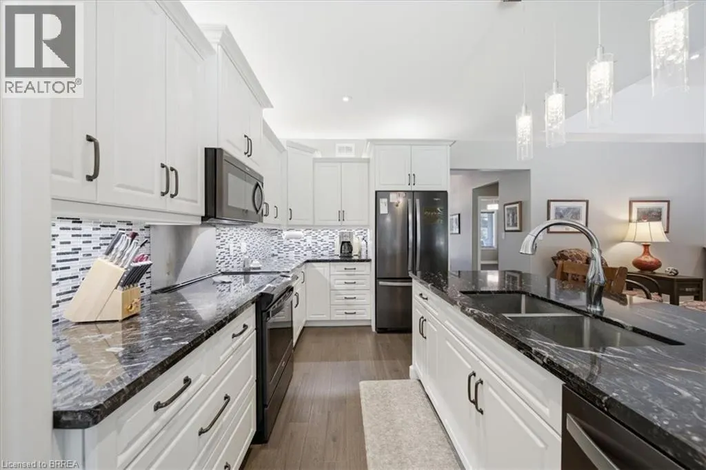 4 LYNNDALE Road