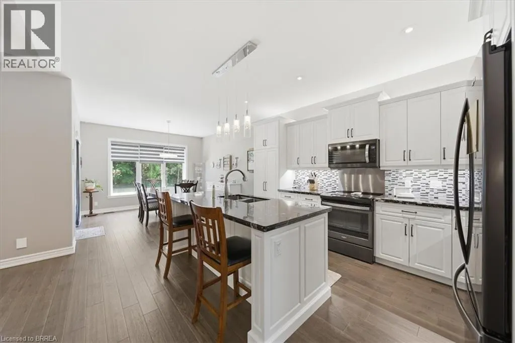 4 LYNNDALE Road
