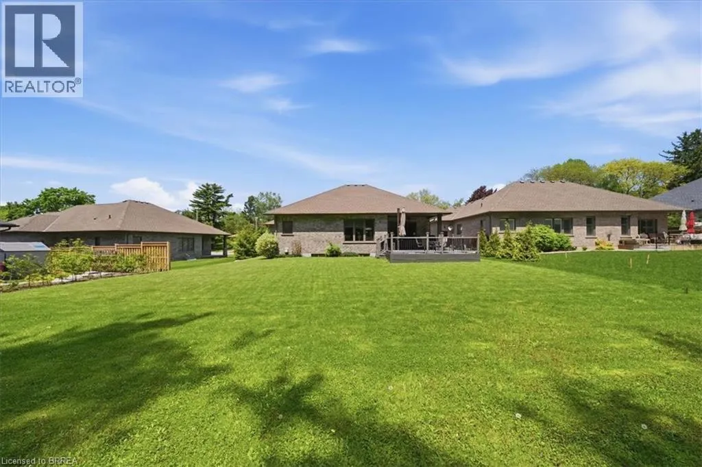 4 LYNNDALE Road