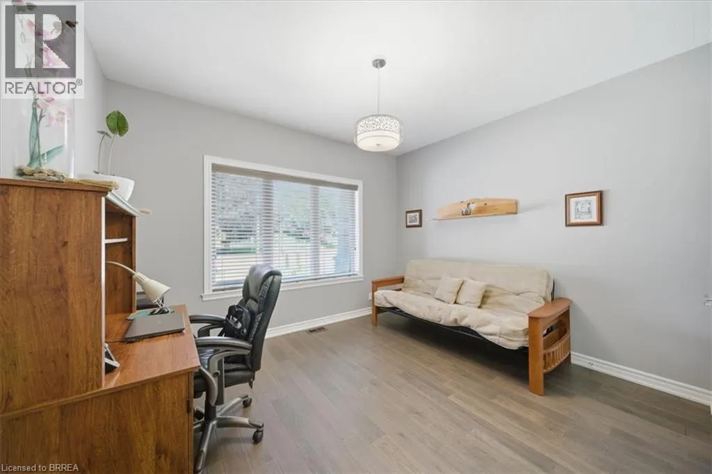 4 LYNNDALE Road