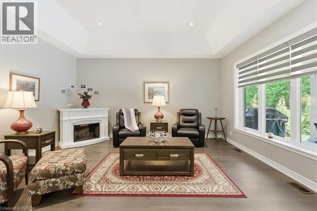 4 LYNNDALE Road