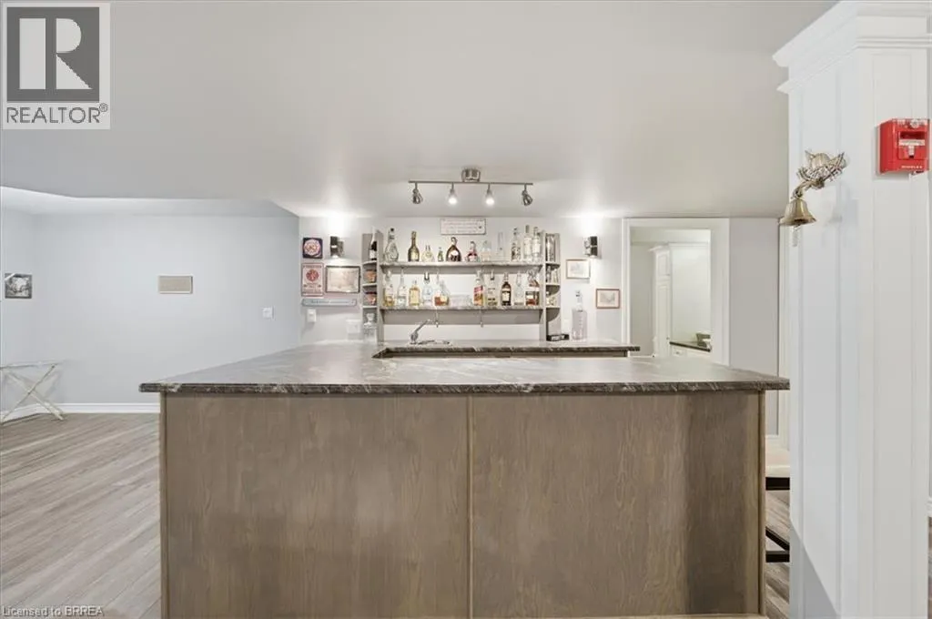 4 LYNNDALE Road