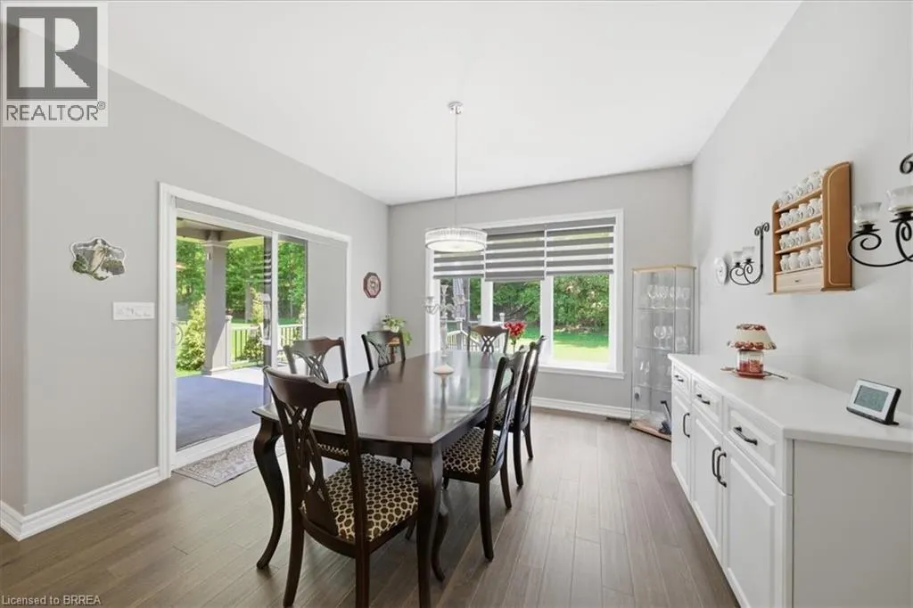 4 LYNNDALE Road
