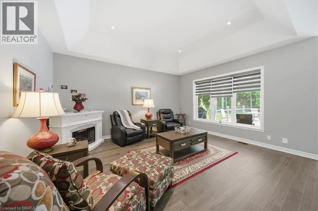 4 LYNNDALE Road