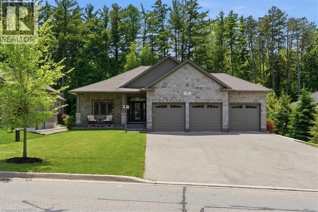 4 LYNNDALE Road