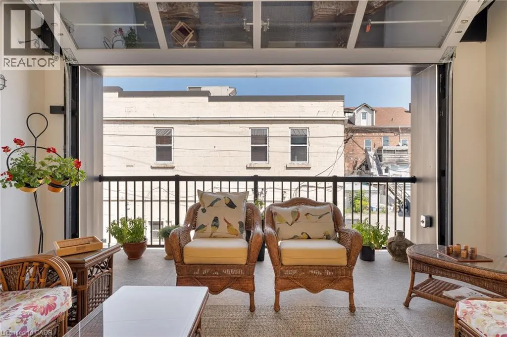 23 MARKET Street W