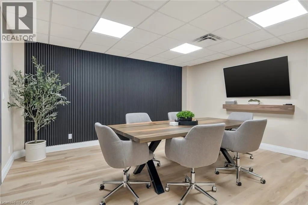 23 MARKET Street W