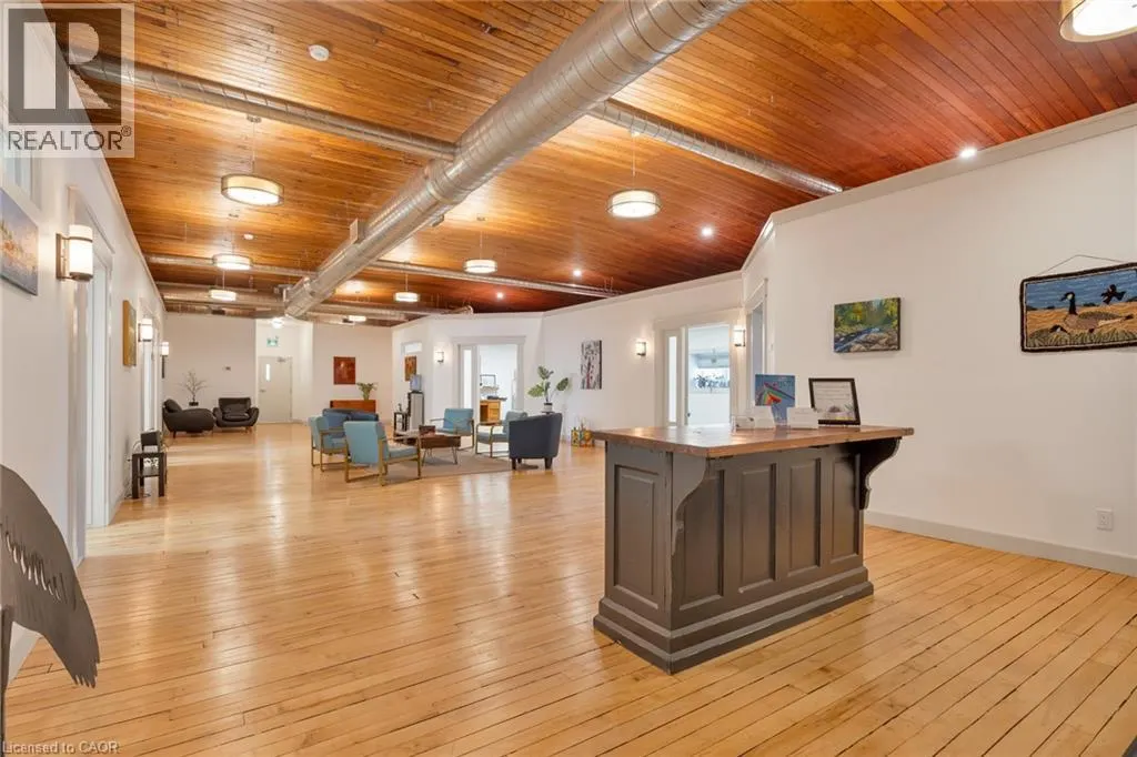 23 MARKET Street W