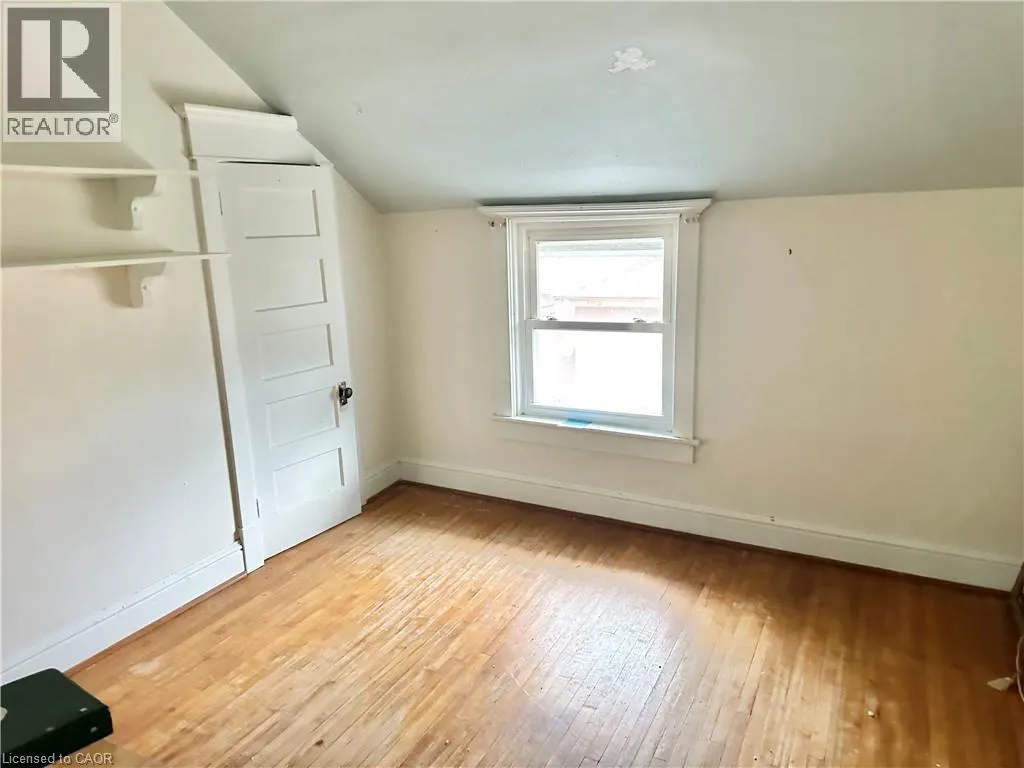 128 KENT Street S
