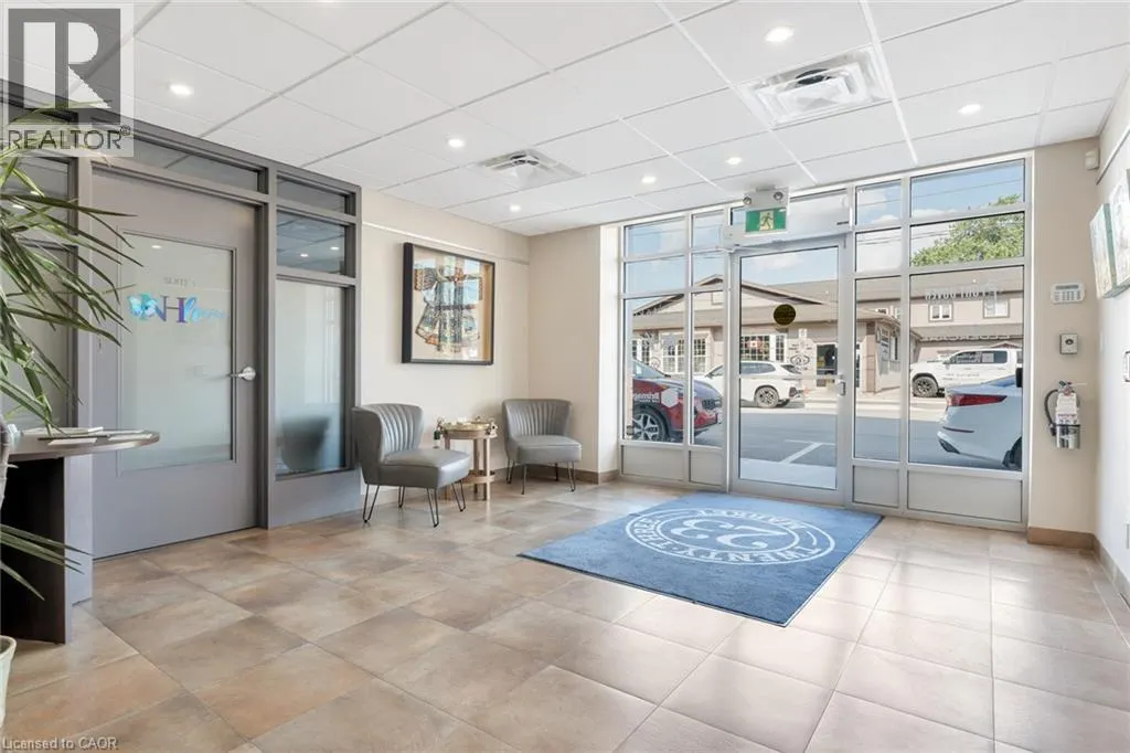 23 MARKET Street W
