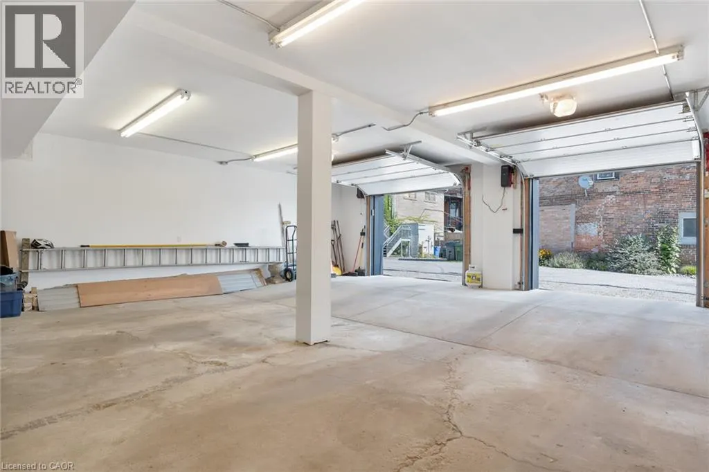 23 MARKET Street W