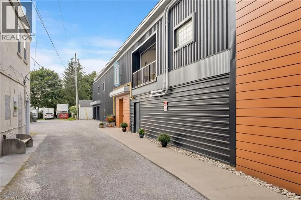 23 MARKET Street W