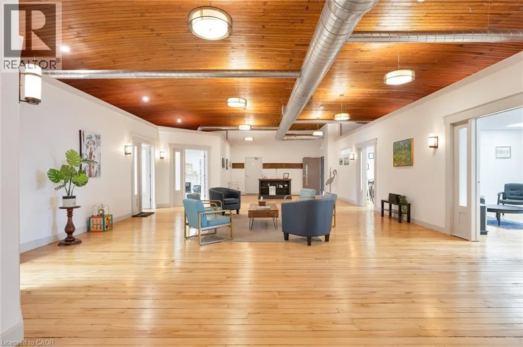 23 MARKET Street W